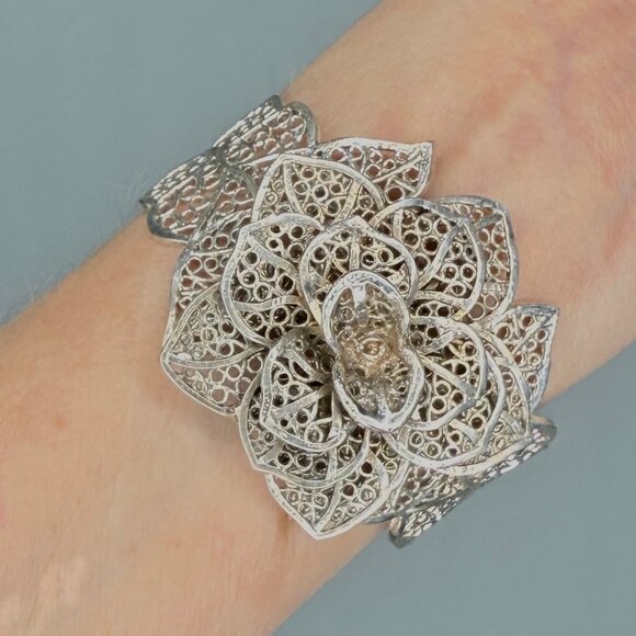 Vintage-Style Silver Filigree Floral Cuff Bracelet – Adjustable - Picture 3 of 6